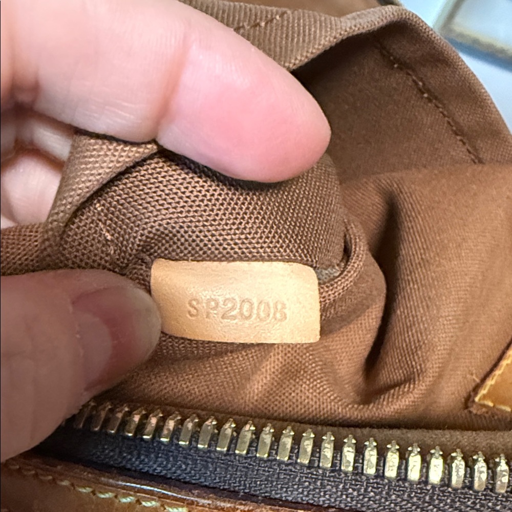 Louis Vuitton Tivoli Tan and Brown Monogram Shoulder Bag - Picture 14 of 16